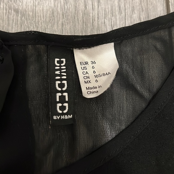 H&M Black t-shirt dress with elastic waist - Picture 2 of 2